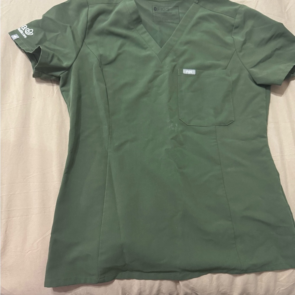 Figs Green Fitted Short Sleeve Tee & Pants